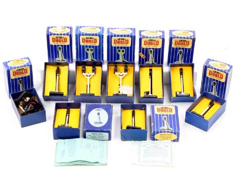 Hornby-Dublo colour light signals: 2 x ES7 junction home; 6 x 5045 single home; 3 x ES6 single distant. (VG-E) In nine boxes 