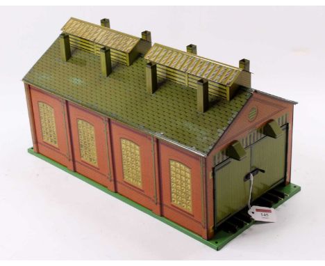 1933-5 Hornby E2E Engine Shed green base, inside of doors printed, ridge tiles are more green than blue. Window and rooflight