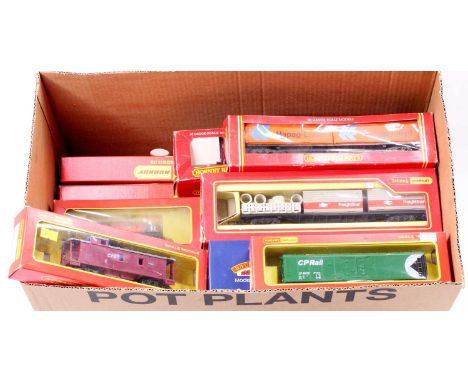 30 various boxed 00 gauge items of rolling stock, to include Hornby, Triang, Bachmann and others, mixed examples to include a