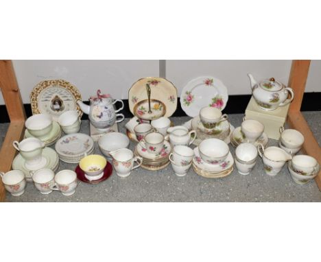 Ceramics - a Regency china part tea service, hunting scene, comprising tea pot, bread and butter plate, cups, saucers, etc; a