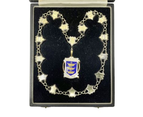 1920s 9ct gold enamel pendant inscribed 'Hull Municipal Technical College Old Boys Association', with presentation engraving 