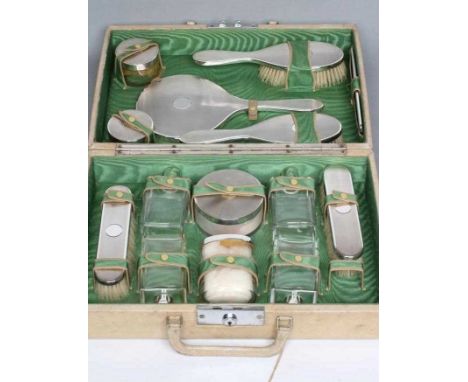 AN ART DECO TRAVELLING CASE, makers G. Carsberg &amp; Son, London 1940, comprising circular bevelled handmirror, pair of clot