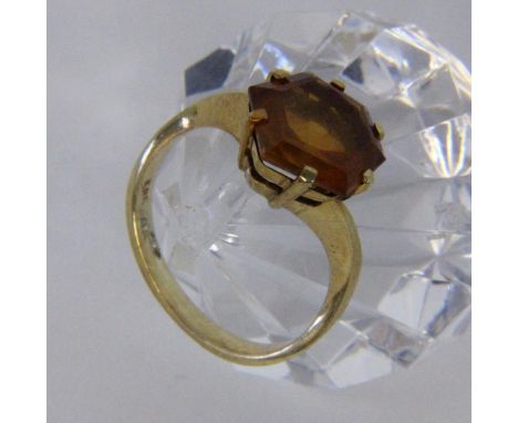   DAMENRING  585/000 Gelbgold mit Madeiracitrin. Ringgr. 56, Brutto ca. 4,4g        A LADIES RING 585/000 yellow gold with Ma