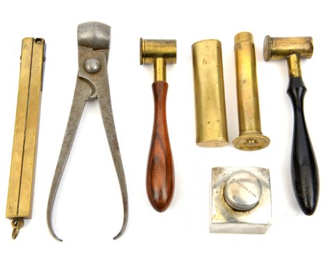 A screw adjustable brass “Powder” and “Shot” measure, marked “Sykes”; a brass double ended “Sykes Patent” shot measure “2 oz”