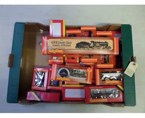 20x Hornby Railways. 3x locomotives . A GWR County class 4-4-0 tender locomotive, County of Oxford RN3830. A GWR class 2721 0