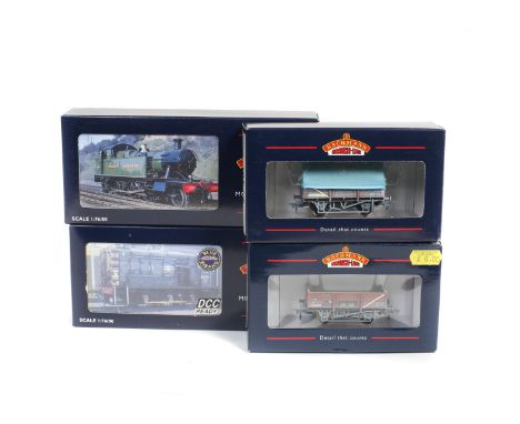 Bachmann Branch-Line Model Railway. 2 locomotives - BR Class 08 diesel shunter RN D3032 (32-113), in dark green livery. Plus 