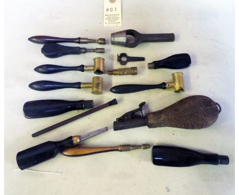 Various gun tools: 3 adjustable brass powder measures, all graduated fro 2½” - 3½” drams, with ebony handles; a turnscrew wit