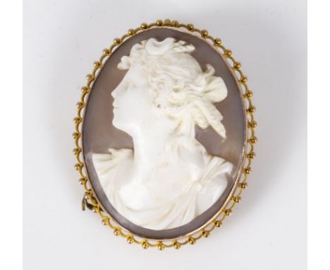 Fine quality Victorian cameo brooch carved with a classical maidens head, set in a 9ct gold frame.