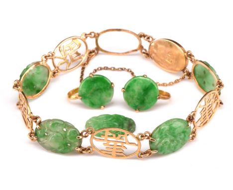 Jade bracelet, with five carved oval jade links joined by pierced oval links with Chinese characters, bracelet measures 17cm 