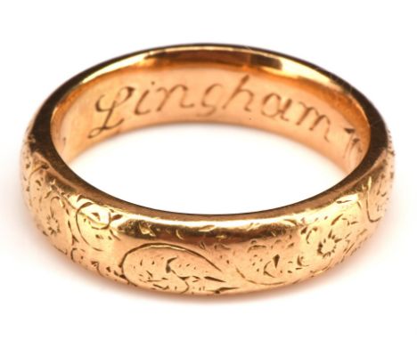 Engraved wedding band ring, with scroll decoration to the outside of the band, hallmarked 18 ct, ring size M1/2Condition Repo