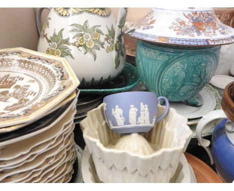 A large quantity of 19th century pottery, to include a Minton plate, decorated with feathers, a pair of octagonal pearl ware 