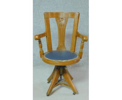 An early 20th century oak swivelling captain's desk chair on quadruped supports. H.96cm 