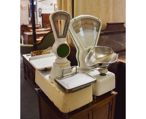 A Pair of Self Level Scales, and A Pair of Avery Shop Scales, to weight 2lb (2)