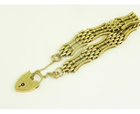 A GOLD GATE BRACELET MARKED 9CT WITH 9CT GOLD PADLOCK, 17.5G