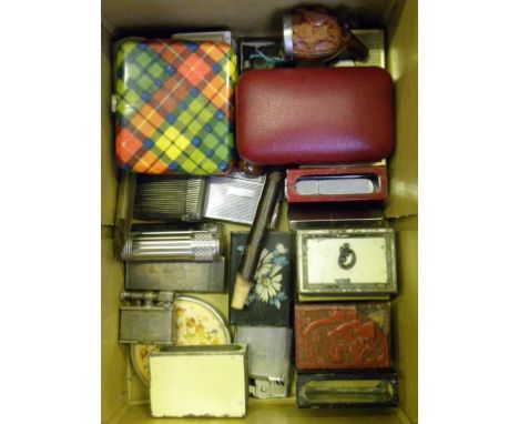 A SMALL COLLECTION OF DECORATIVE METAL, LACQUER AND OTHER MATCHBOX SLEEVES AND BOXES, COMPACTS, CIGARETTE CASE AND LIGHTERS I