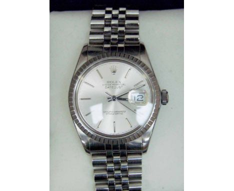 A gentleman's stainless steel Rolex Oyster Perpetual Datejust wrist watch, the signed silvered 30mm dial further inscribed Su