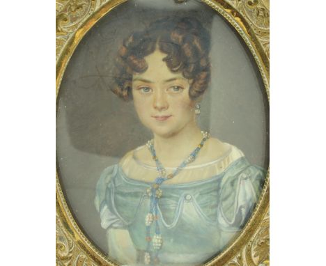 UNSIGNIERT (XIX). Portrait eines Mädchens.Circa 8 cm x 6,5 cm. Circa 11,5 cm x 9,5 cm mit Rahmen. Ovales Miniaturgemälde. Dar