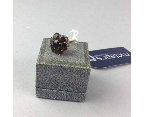 GARNET SET GOLD DRESS RING, boxed