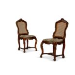 A PAIR OF PARCEL GILT AND OAK SIDE CHAIRS, LATE 19TH/EARLY 20TH CENTURY, IN THE LOUIS XV STYLE