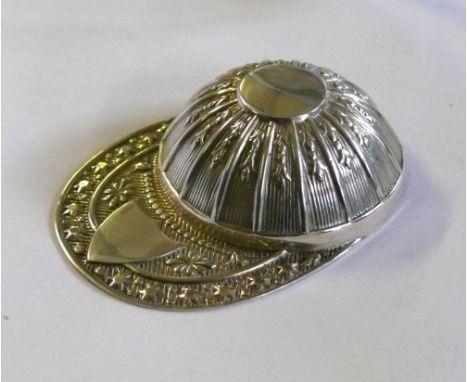 A Sheffield hallmarked silver 'Jockey Hat' caddy spoon.