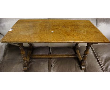 A good quality reproduction light oak rectangular coffee table. 