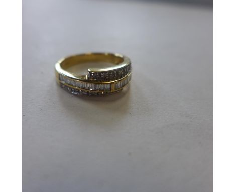 An 18ct yellow gold and diamond ring, size O, approx 5.5 grams - in generally good condition 