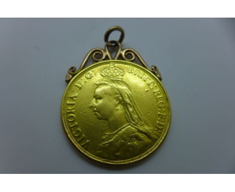 An 1887 double gold sovereign featuring queen Victoria Jubilee portrait, weight approx 16.9 grams, 9ct gold, fixed mount atta