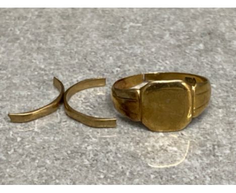 9ct yellow gold signet ring (band cut) size R, together with 2 pieces of scrap 9ct gold, combined weight 3.5G