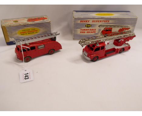 Dinky fire engine 955 and turntable fire escape 956 (2)