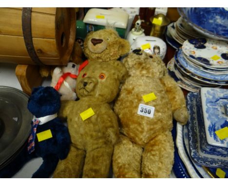 Parcel of various vintage teddy bears
