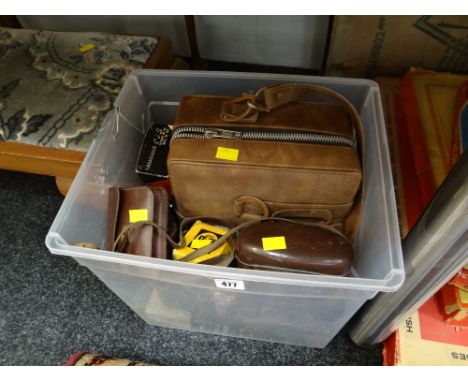Collection of various cased & uncased vintage cameras