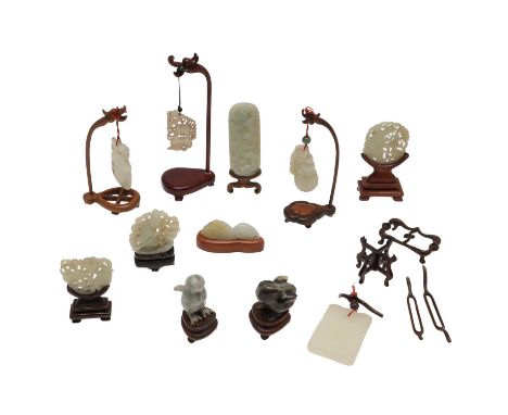 A mixed lot of 20thc jade and hardstone items, including a rectangular shaped jade plaque with rounded corners, carved with a