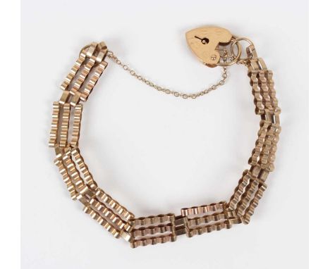 A 9ct gold gate link bracelet on a 9ct gold heart shaped padlock clasp, London 1978, weight 6.9g, length 18.5cm.