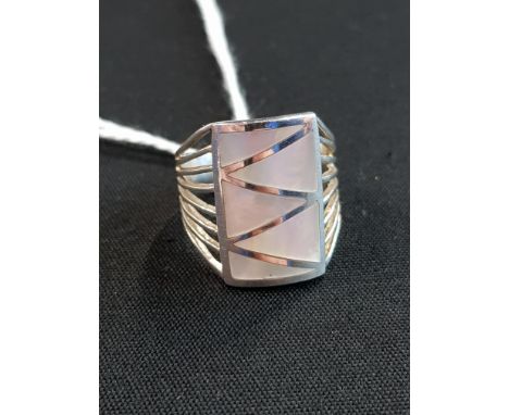 SILVER MOTHER OF PEARL RING