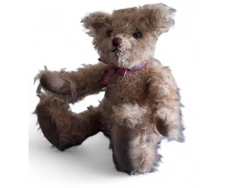 A Linny K Collector Bears, Pickles Oct 2007, Schulte Mohair, musical bear, stiff jointed, glass eyes, stitched nose, felt pad