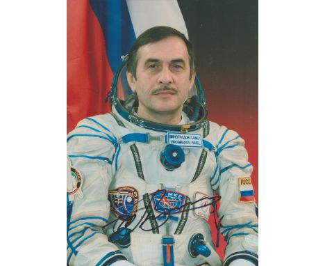 Cosmonaut Pavel Vinogradov signed colour portrait photo 8 x 6 inches. Nice pose in white space suit of the veteran astronaut.