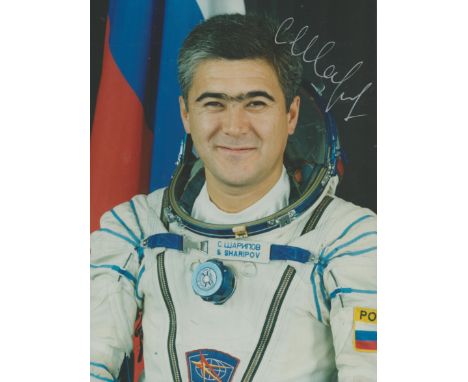 Cosmonaut Salizhan Sharipov signed colour portrait photo 8 x 6 inches. Nice pose in white space suit of the veteran astronaut