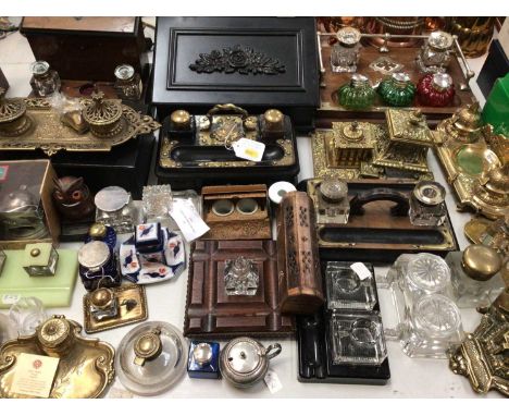 Collection of Victorian and later ink wells including brass, wood, glass, ceramic etc 