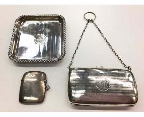 Silver coin purse, silver pin dish and a silver vesta case (3)