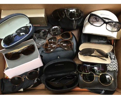 Collection of vintage and later sunglasses and prescription glasses (1 box)