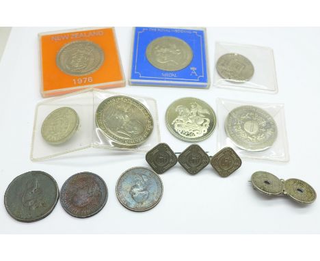 A collection of commemorative coins, Georgian coins and two coin brooches 