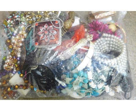 Vintage and other costume jewellery 