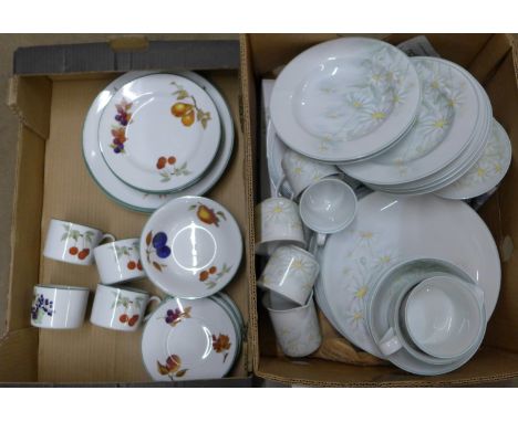 A Denby Pastel Collection tea and dinner service and Royal Worcester Evesham Vale dinnerwares **PLEASE NOTE THIS LOT IS NOT E