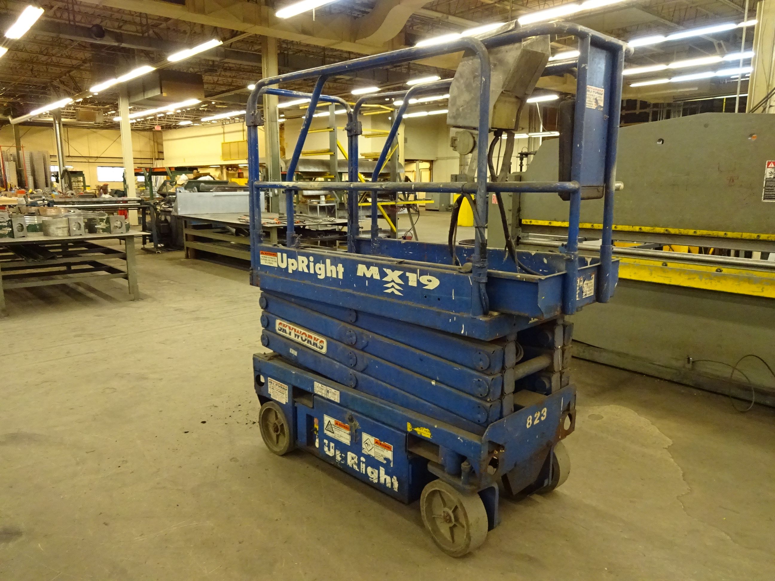 UPRIGHT MODEL MX19 ELECTRIC SCISSOR LIFT, 19' MAX PLATFORM HEIGHT, 500 LB. MAX CAPACITY, 24 VOLT