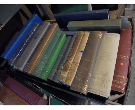 Collection of old hard back books mainly in connection with antiques, porcelain, ceramics, a book entitled 'Blue and White Sp