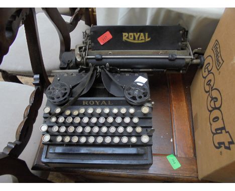 Vintage Royale manual typewriter which appears to be complete