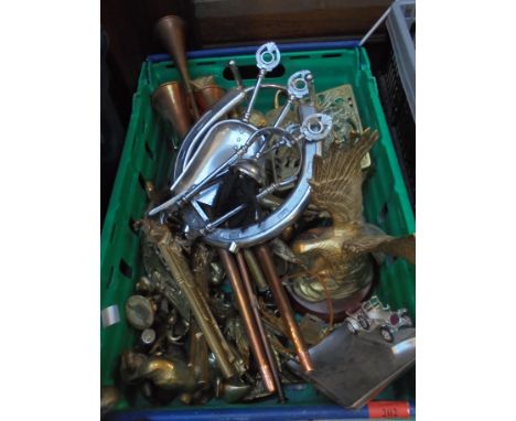 Large crate of mixed copper and brass items including hunting horns, ornamental figures, trivets and wall ornaments