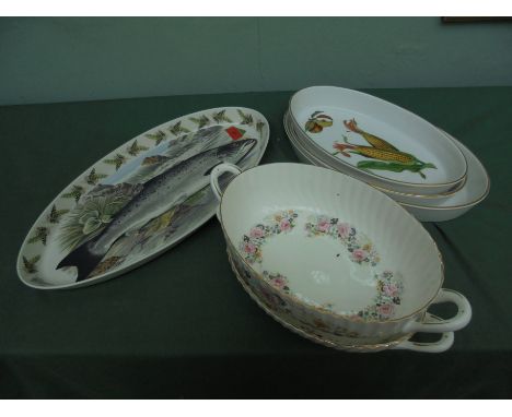 { Group of lots:  63, 64 } 6 china serving dishes, some being Royal Worcester