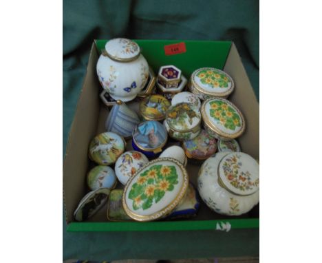 A large variety of small lidded pill/patch boxes by various makers including Royal Crown Derby together with Aynsley lidded p