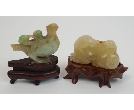 A Chinese jade carving of a feline and cub reclining holding a floral spray, 4cm wide and a model of a duck (damages), 5cm wi